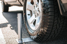 Load image into Gallery viewer, Collapsible Tailgate Flagpole Kit with Durable Tire Mount &amp; Protective Bumper