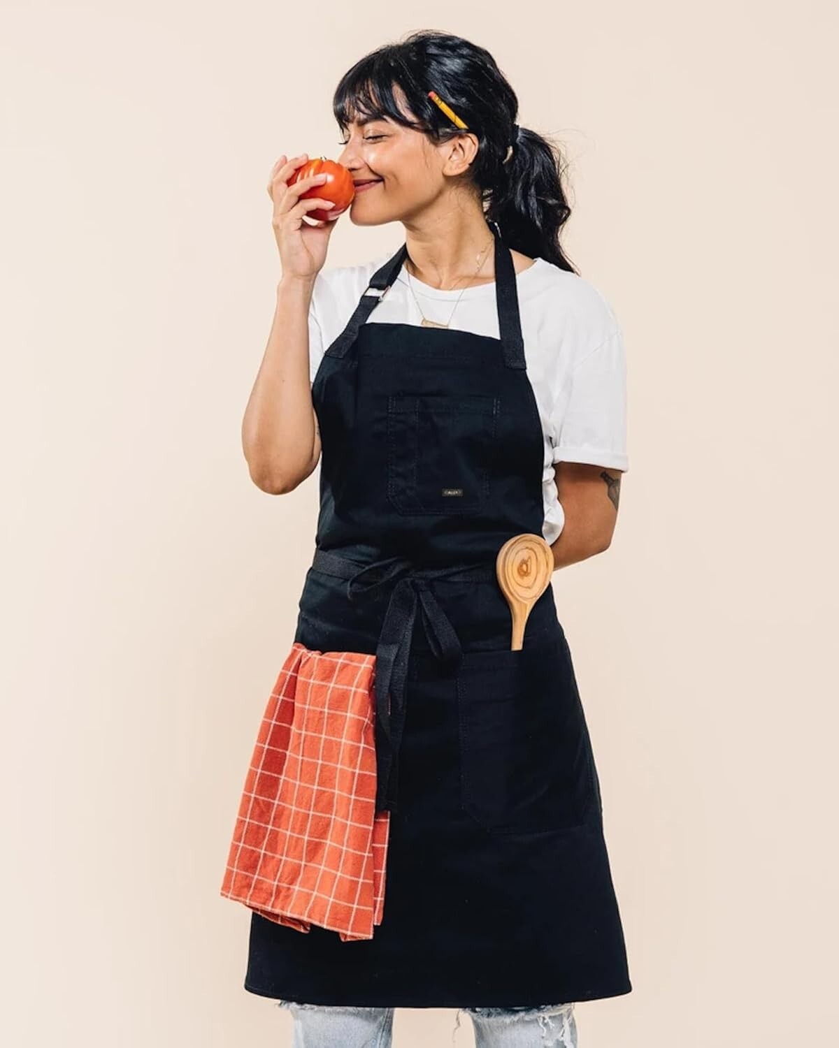 Versatile Black Kitchen Bib Apron - Adjustable with Pockets & Stain Protection