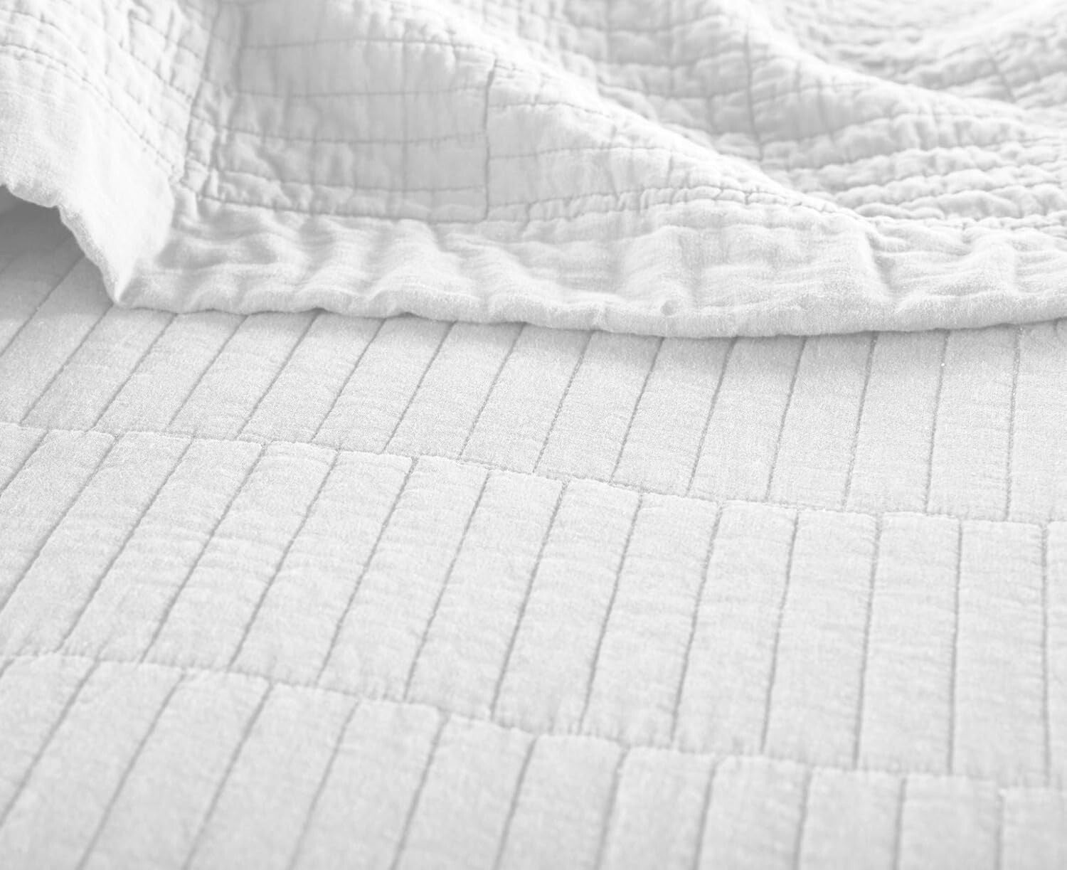 Elegant 3-Piece White Quilt Set Queen - Pre-Washed Cotton with Stitched Pattern