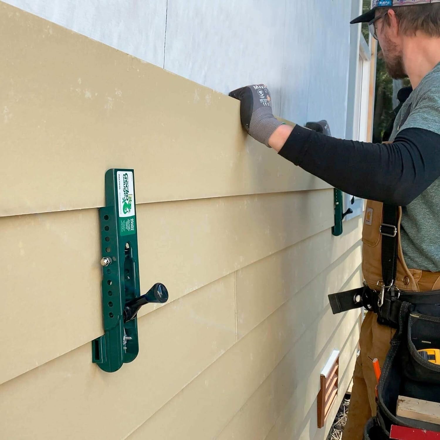 Adjustable Gecko Gauge Clamps: Perfect for Seamless 12-Foot Siding Installations