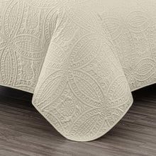 Load image into Gallery viewer, Elegant 3-Piece Ivory King Coverlet with Medallion Pattern - Year-Round Comfort