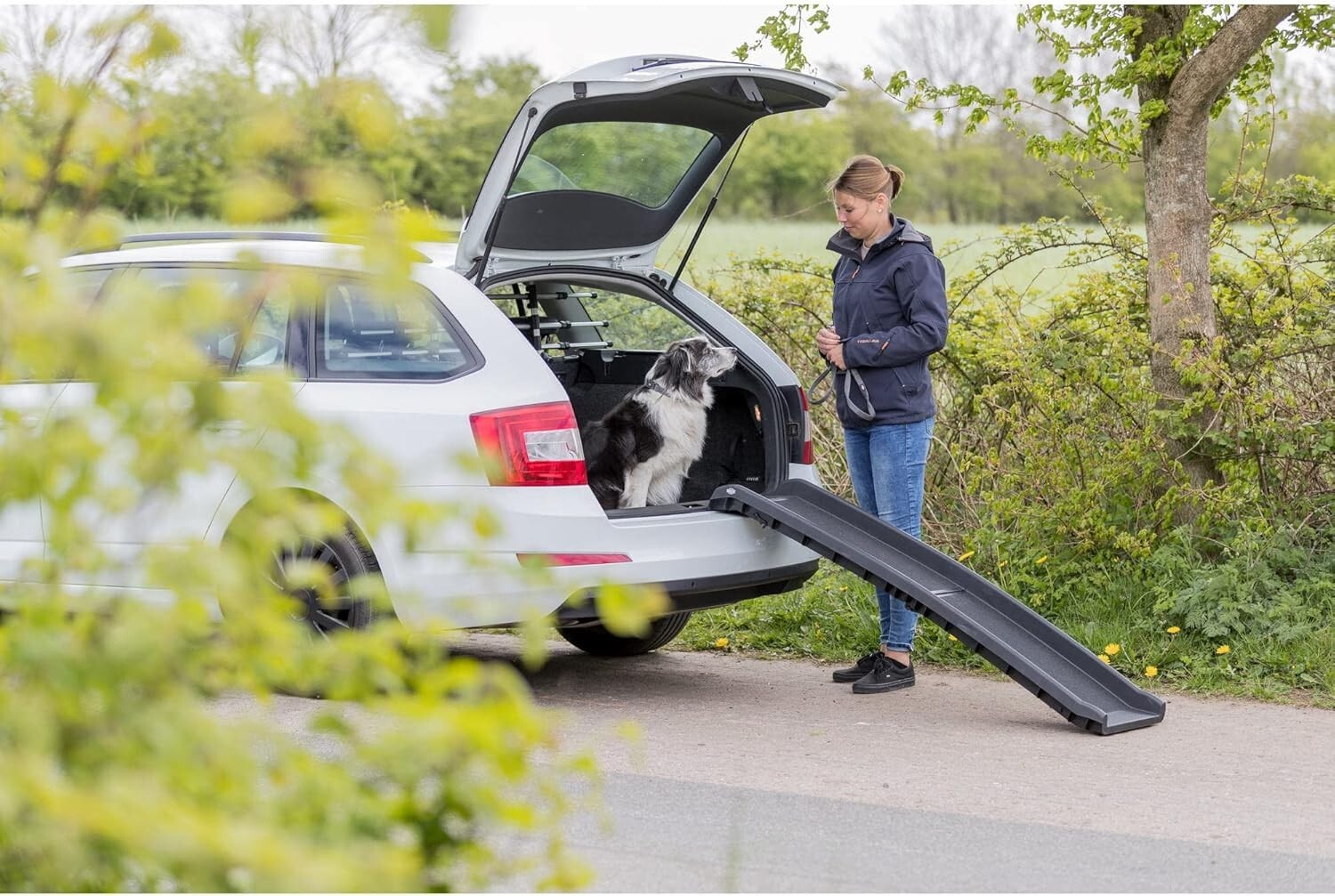 Folding Dog Ramp for SUVs - Safe Non-Slip Access for Large Dogs Up to 200 lbs