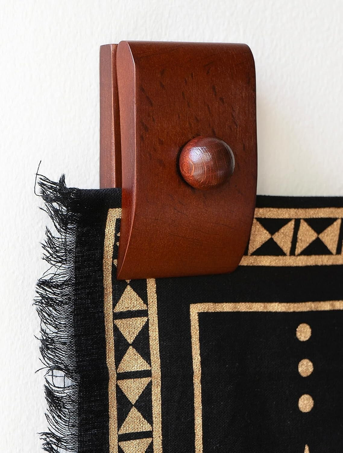 Elegant Wall-Mount Quilt Hanger with 4 Clips – Perfect for Tapestry Display