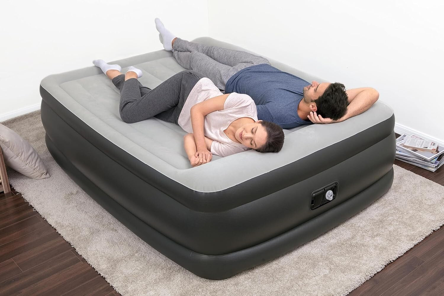 Durable Queen Air Mattress with Integrated Pillow & Fast-Inflate Pump - 661 lbs