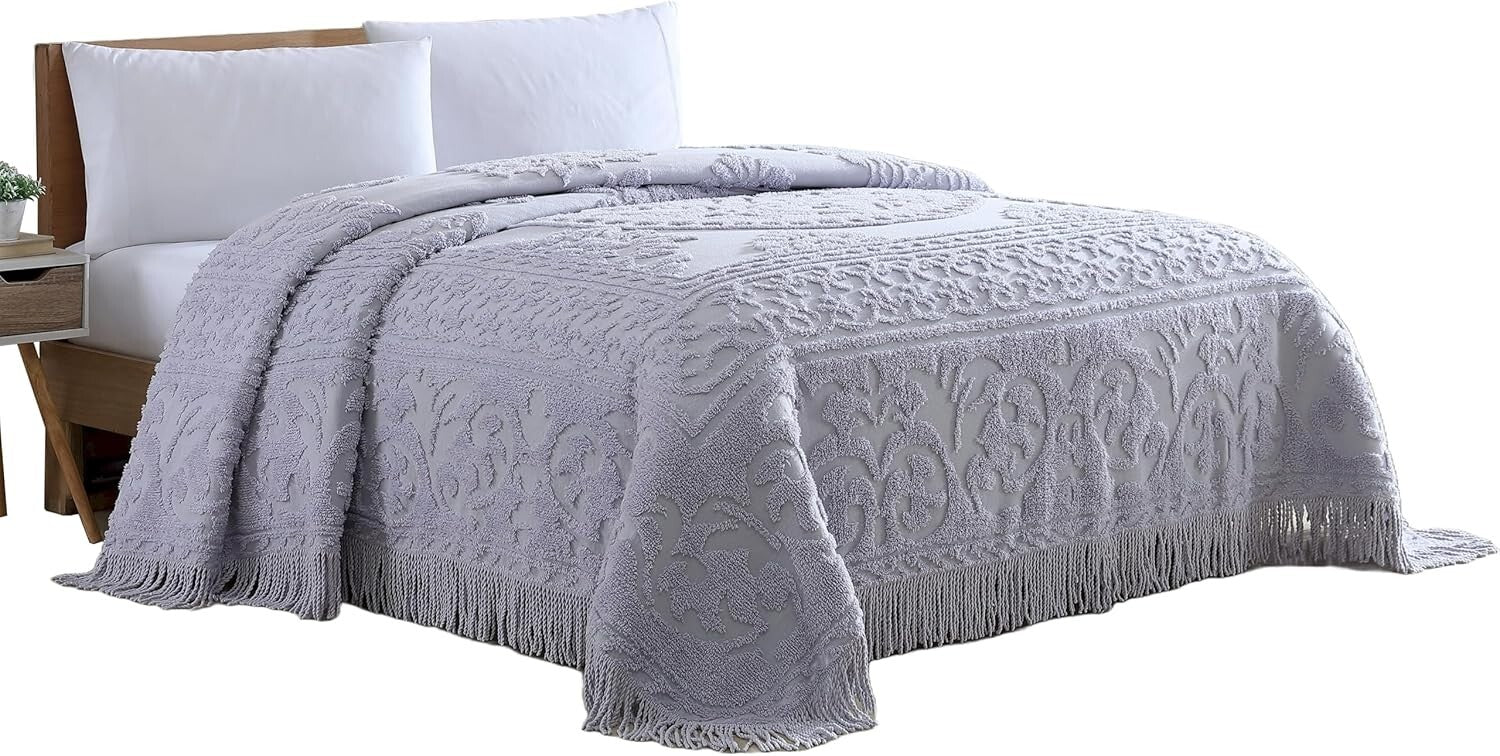 Traditional Full Chenille Bedspread in Lavender with Elegant Medallion Design
