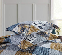 Load image into Gallery viewer, Elegant King Quilt Set - Reversible Floral Patchwork for Stylish Farmhouse Decor