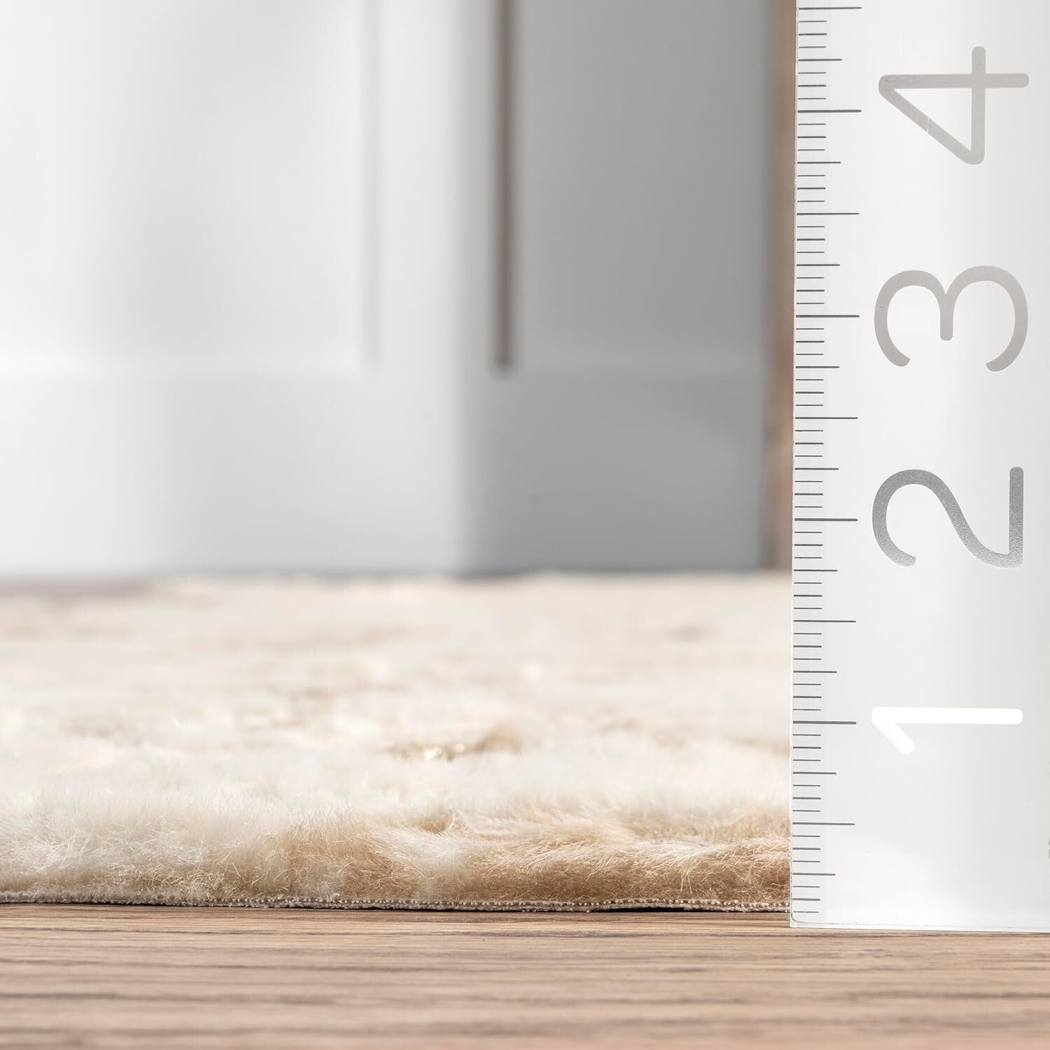 Elegant 4x5 Animal Print Area Rug - Durable & Perfect for Modern Interiors