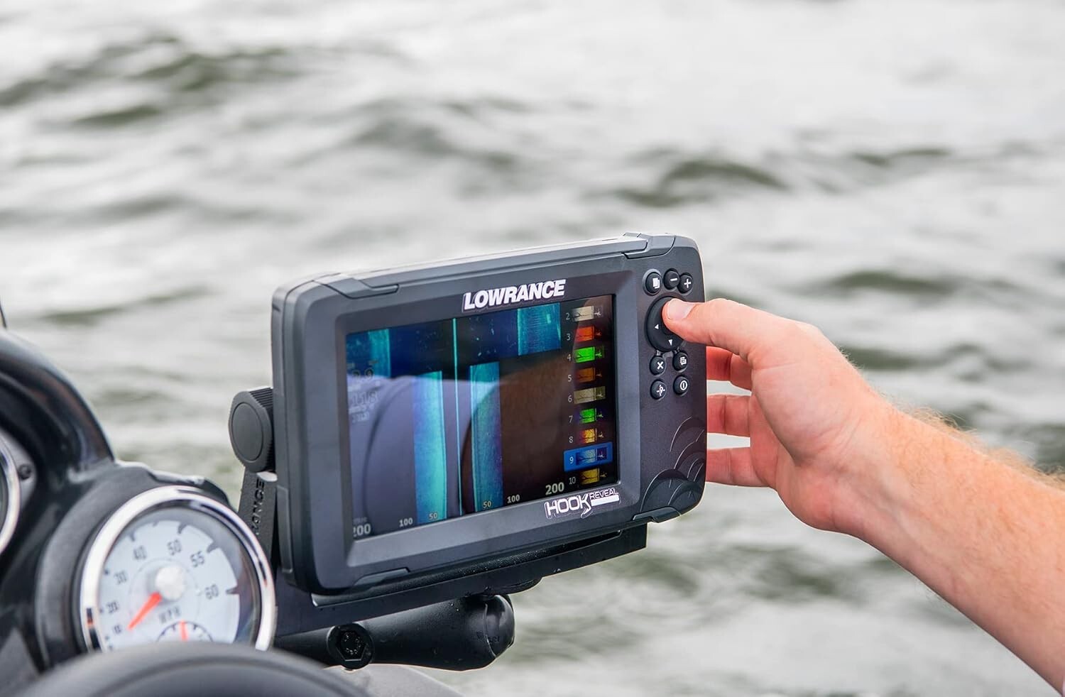 7" Fish Finder with FishReveal & Autotuning Sonar - Perfect for Every Angler