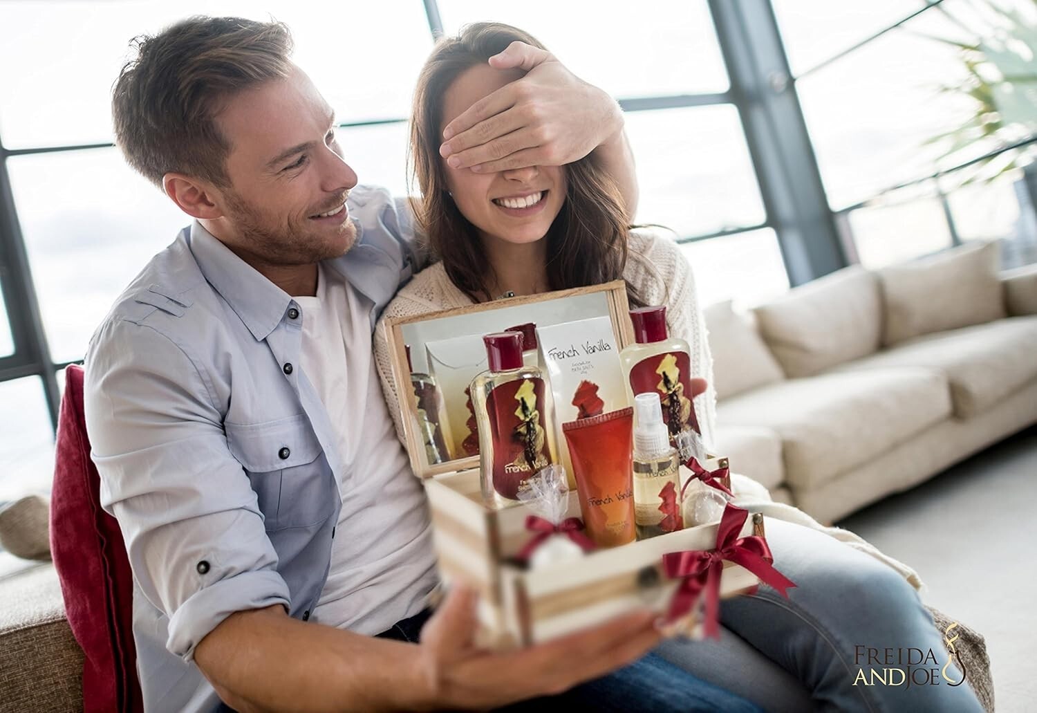 Elegant Wooden Jewelry Box with Vanilla Bath Products – Ideal for All Occasions