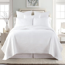 Load image into Gallery viewer, Luxurious 100% Cotton King Quilt Set with Geometric Pattern - Easy Care