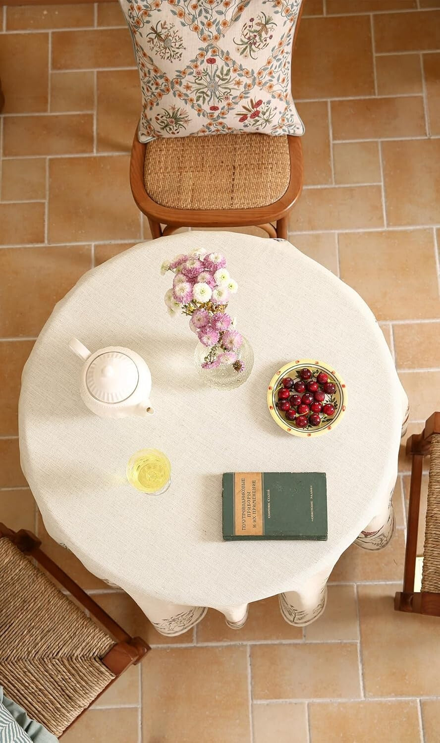 French-Style Floral Tablecloth 67" Round - Perfect for Parties and Holidays