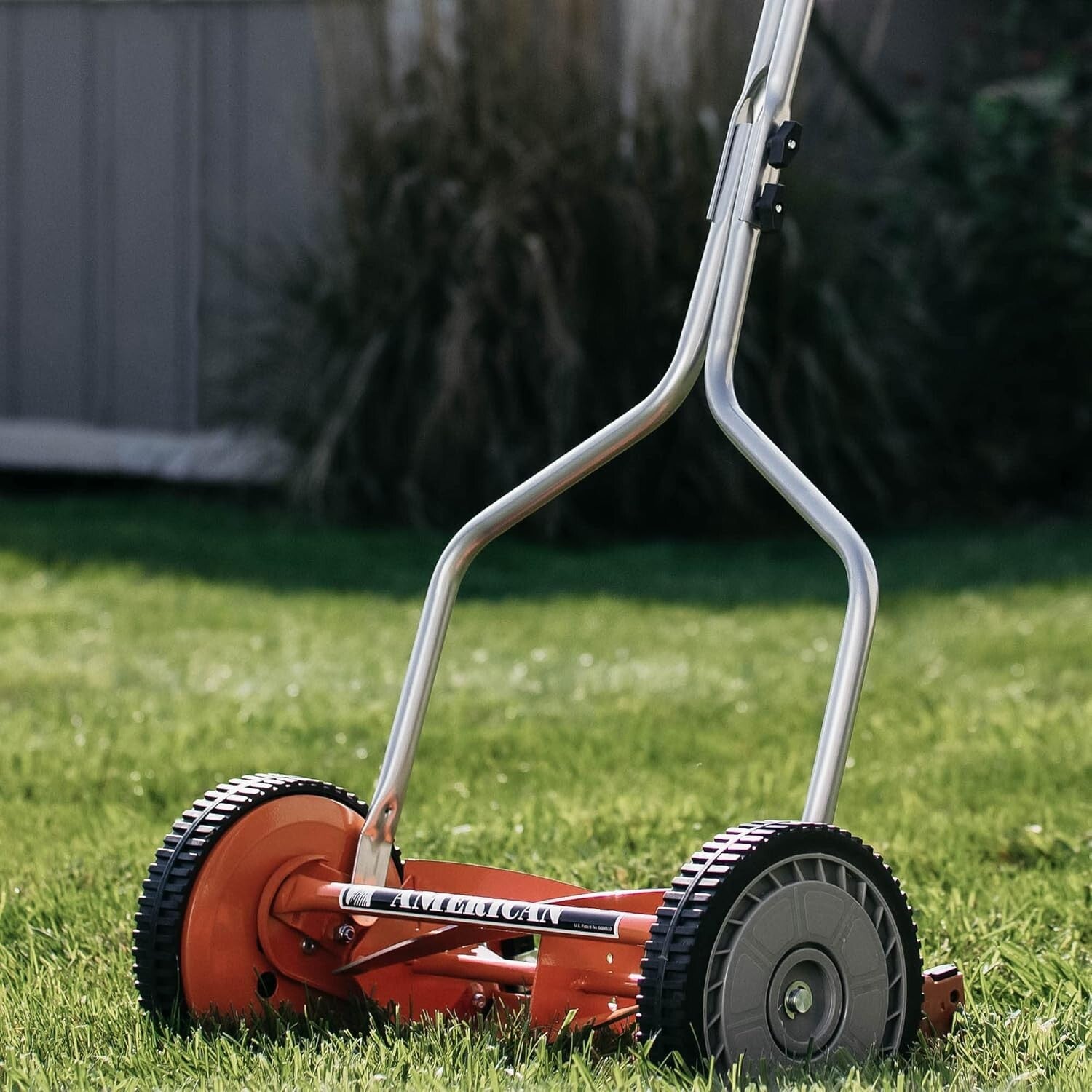 Effortless 14-Inch Push Reel Mower - Environmentally Responsible Lawn Care