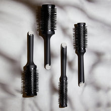 Load image into Gallery viewer, Salon-Quality Ceramic Vented Round Brush - Ideal for Efficient Hair Drying