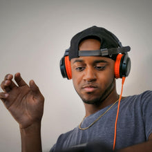 Load image into Gallery viewer, Lightweight Closed-Back DJ Headphones with Noise Isolation - Black Style