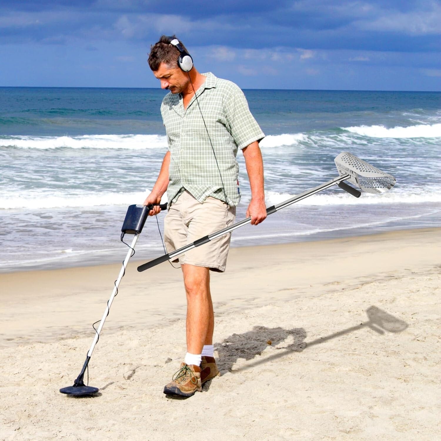 Durable Metal Detector Sand Sifter with Detachable Long Handle for Efficient Use