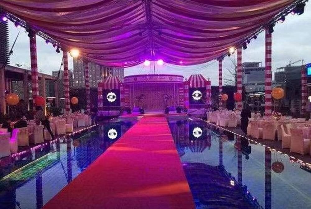 Versatile 30ft Red Wedding Carpet Runner - Easy to Cut & Customize for Events