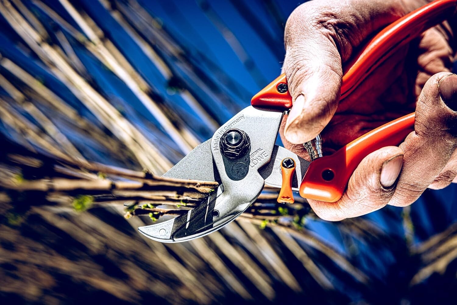 Ergonomic Garden Pruners with Robust Carbon Steel Blade - Precision Cutting Tool