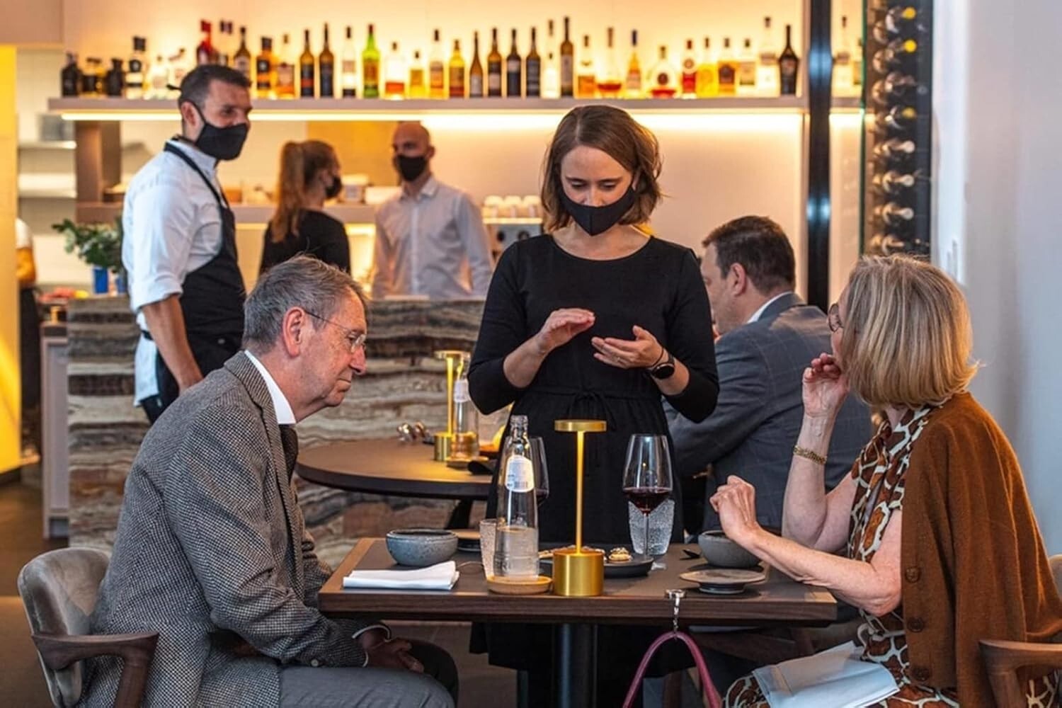 Elegant Gold Dimming LED Table Lamp – 5000mAh Rechargeable & Portable Design