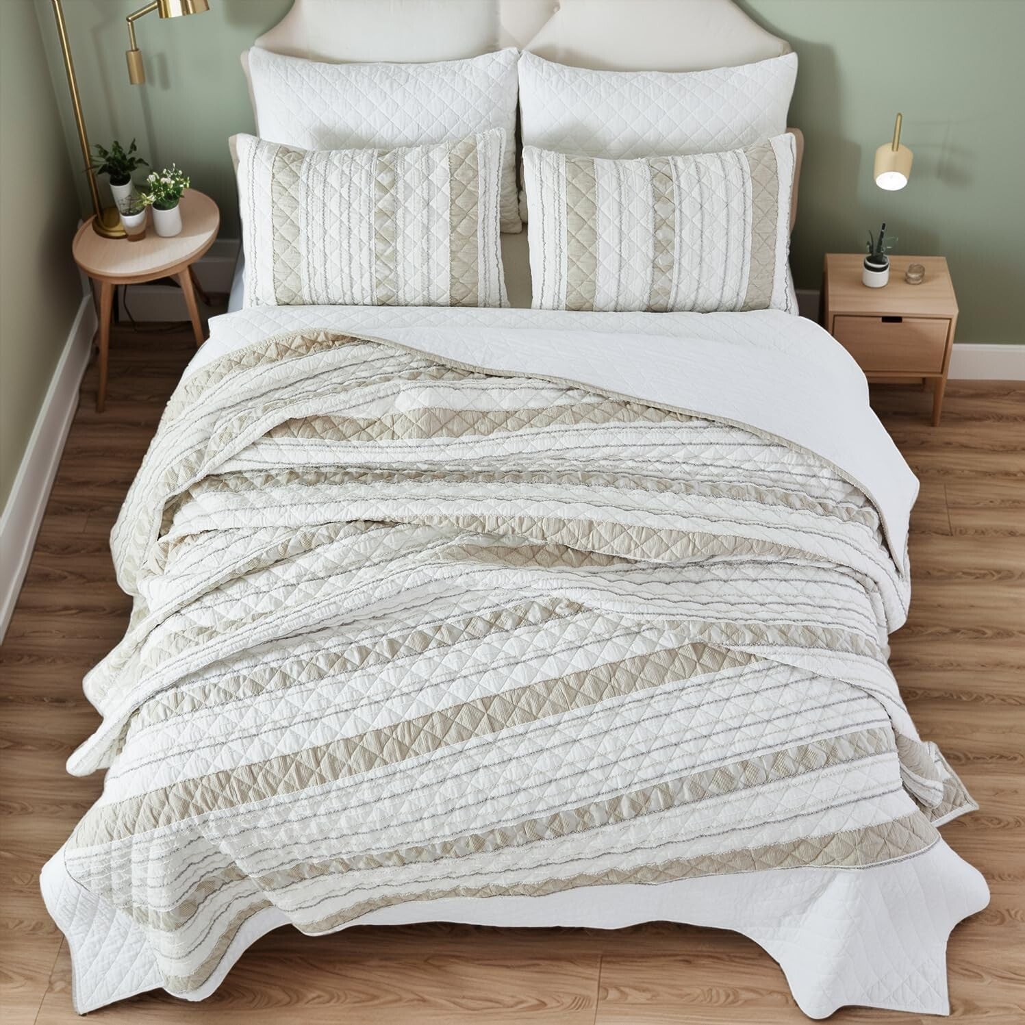 All-Season King Quilt Set with Matching Pillow Shams - Elegant Striped Design