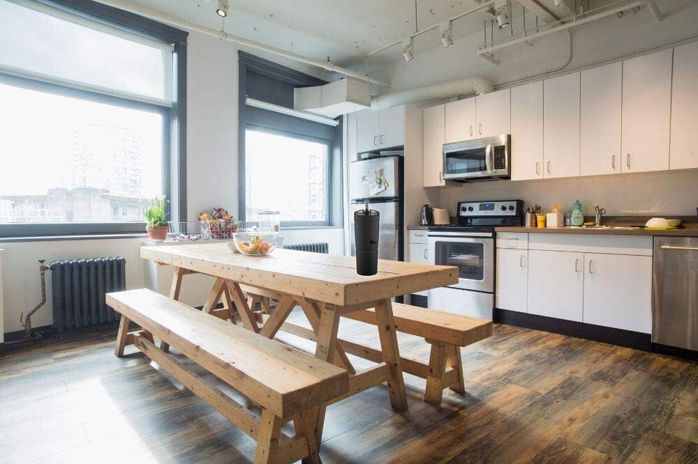 Durable 24oz Matte Black Vacuum Insulated Tumbler – Hot & Cold Beverage Keeper