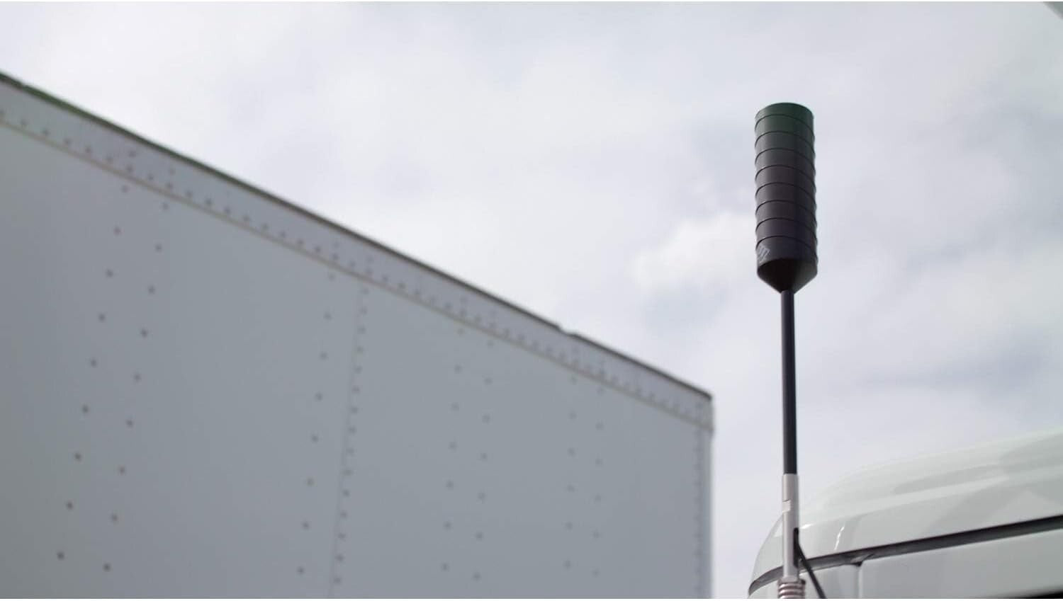 Adjustable 4G-OTR Trucker Antenna, 17" - Ultimate Signal Booster for Travel