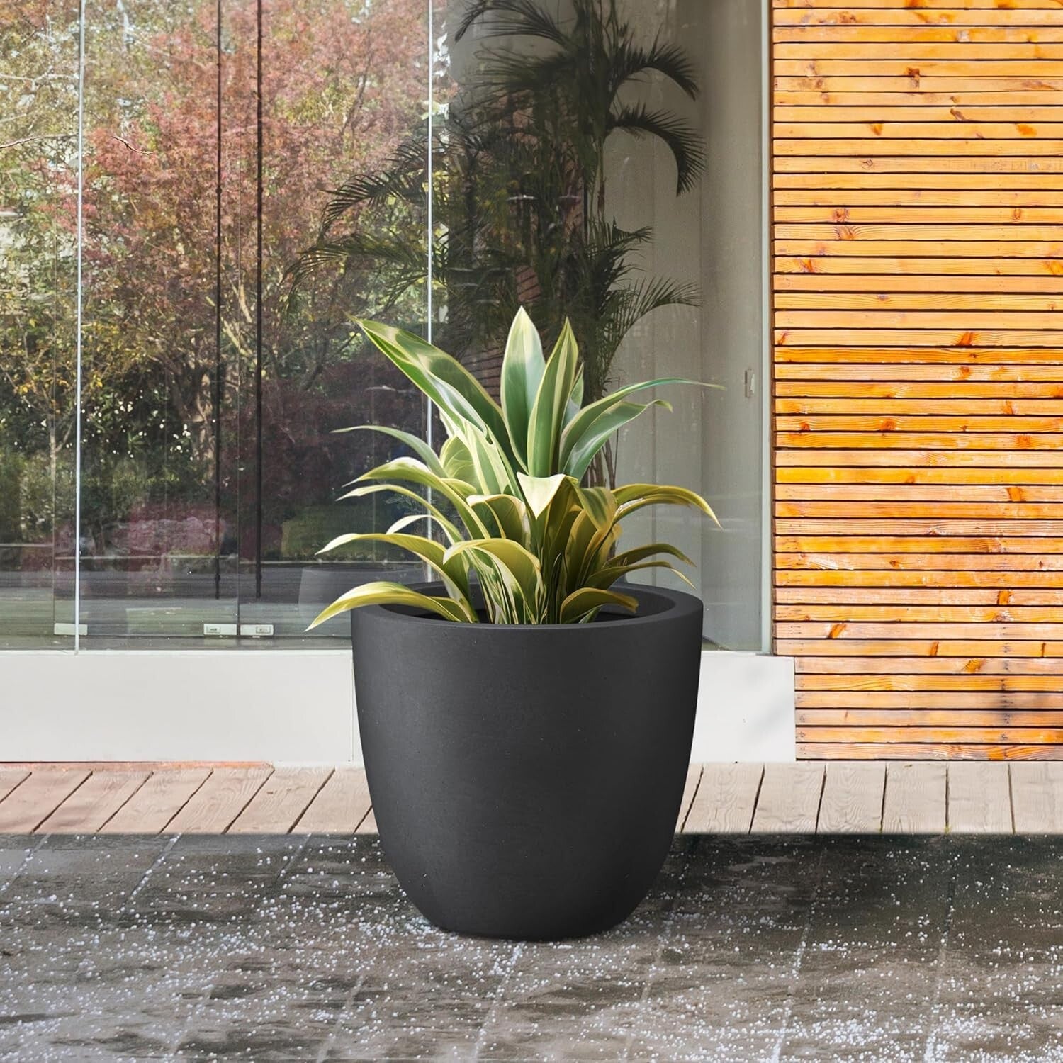 Elegant 14'' Concrete Plant Pot with Drainage for Modern Indoor & Outdoor Spaces