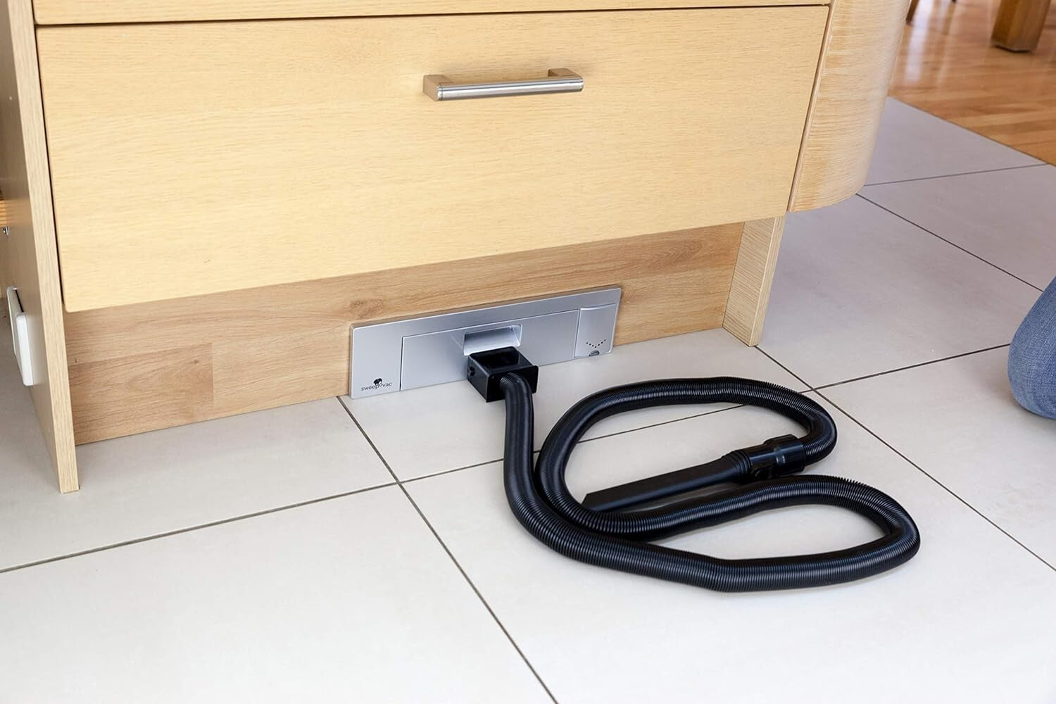 Revolutionary Built-in Kitchen Vacuum with 6-18ft Expandable Hose & Attachments