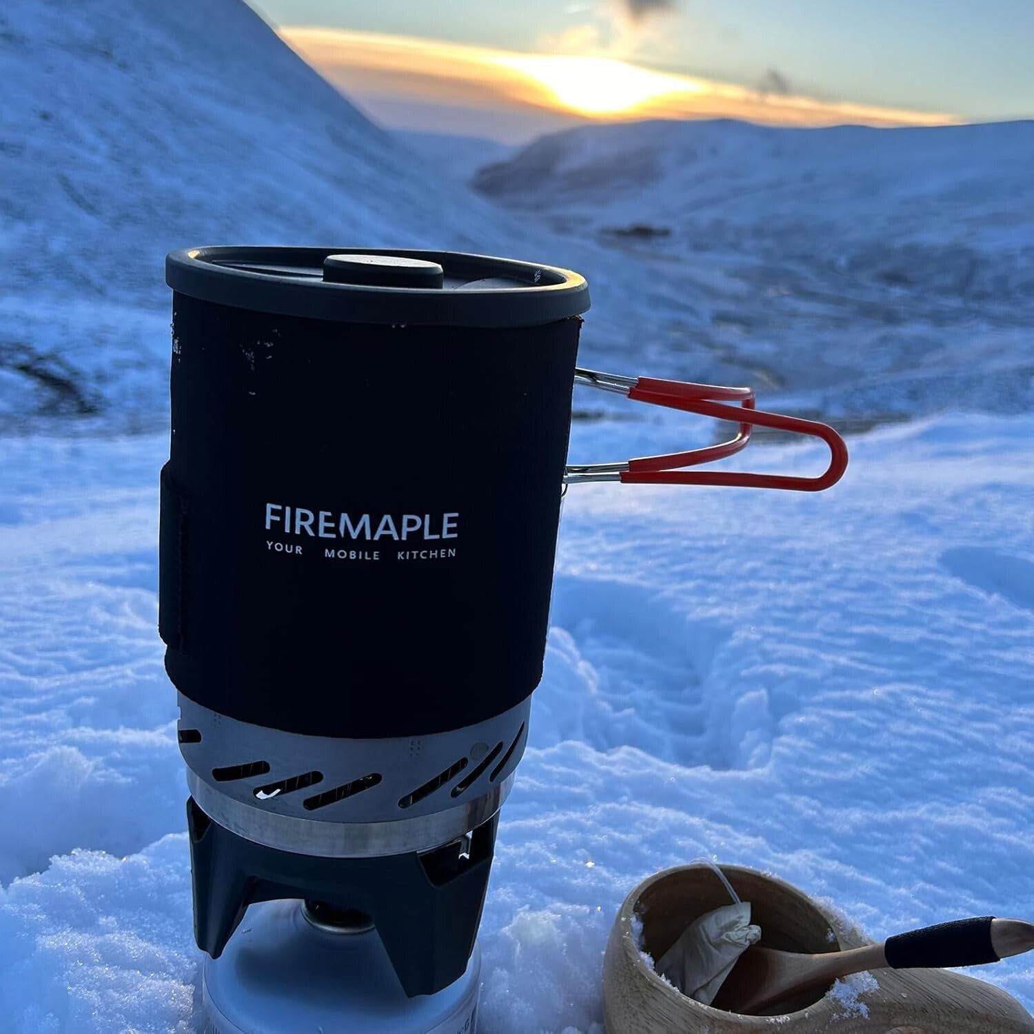 High-Efficiency Camping Stove with Integrated Cook Pot - Ideal for Adventures