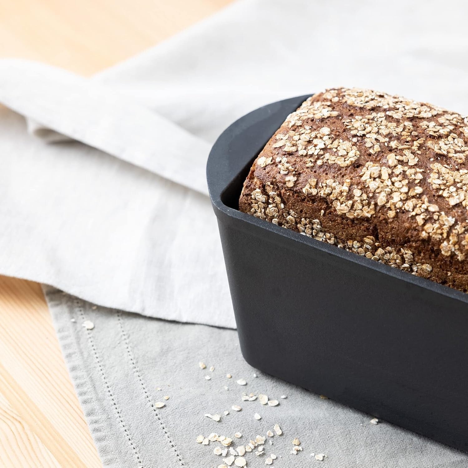 Elegant Cast Iron Bread Loaf Pan with Lid - Perfect for Special Occasions