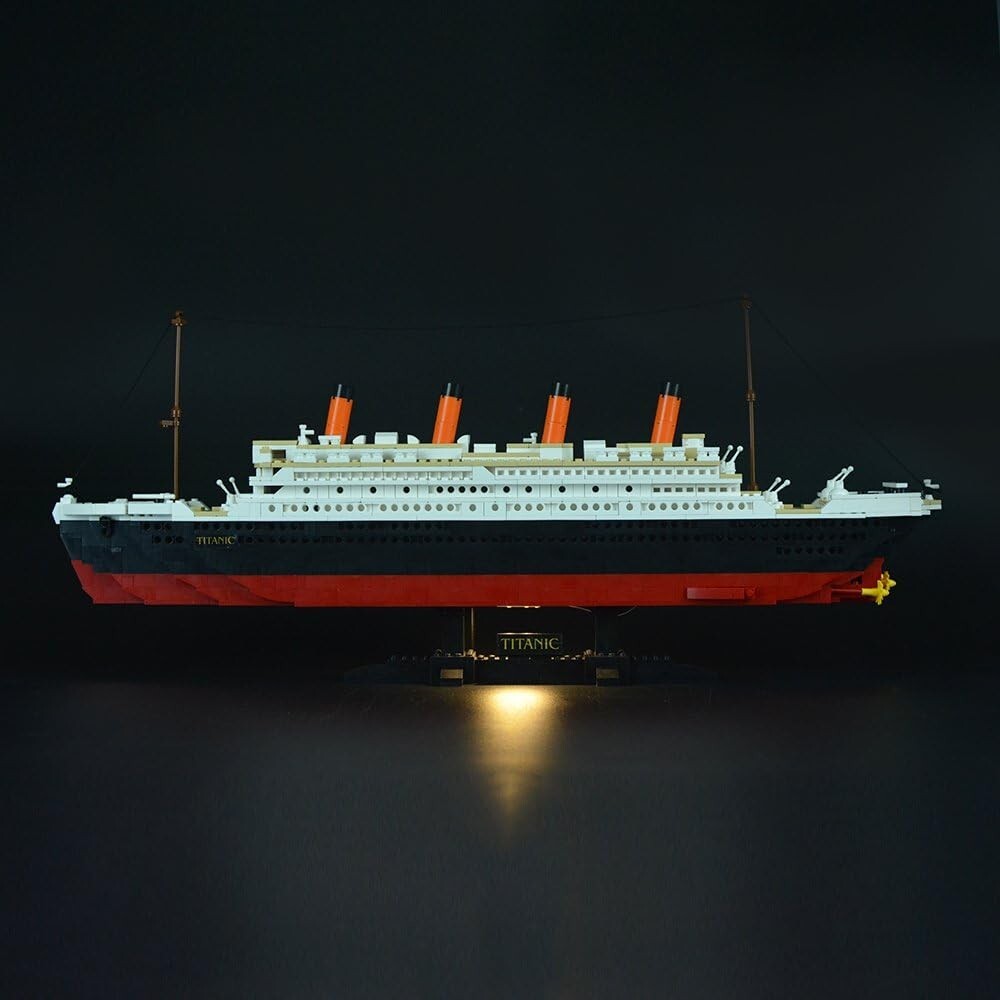 1021-Piece Titanic Block Model Kit with Detailed Instructions - Gift-Ready!