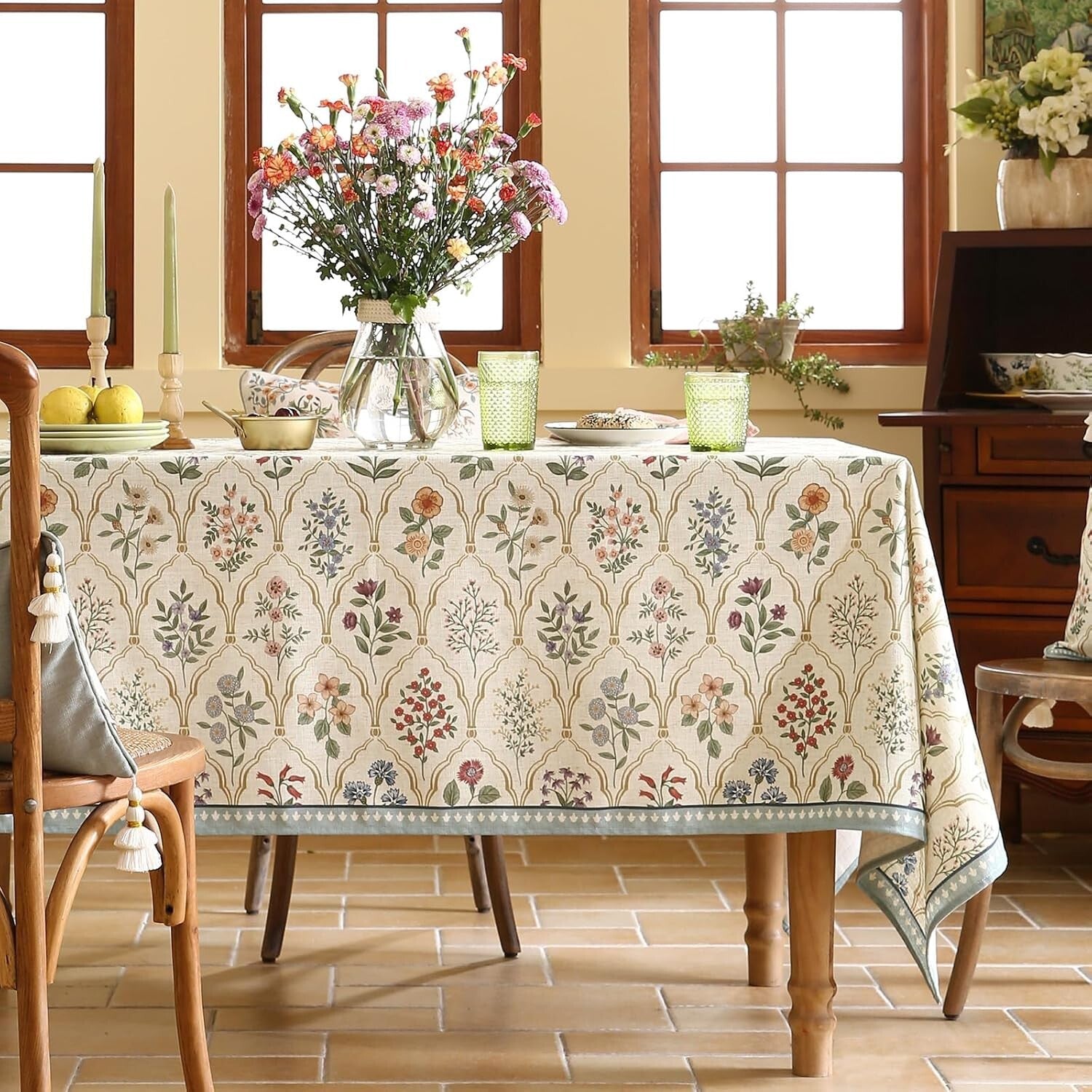 Stylish Floral Table Cover for Rectangular Dining - Ideal for Parties & Banquets