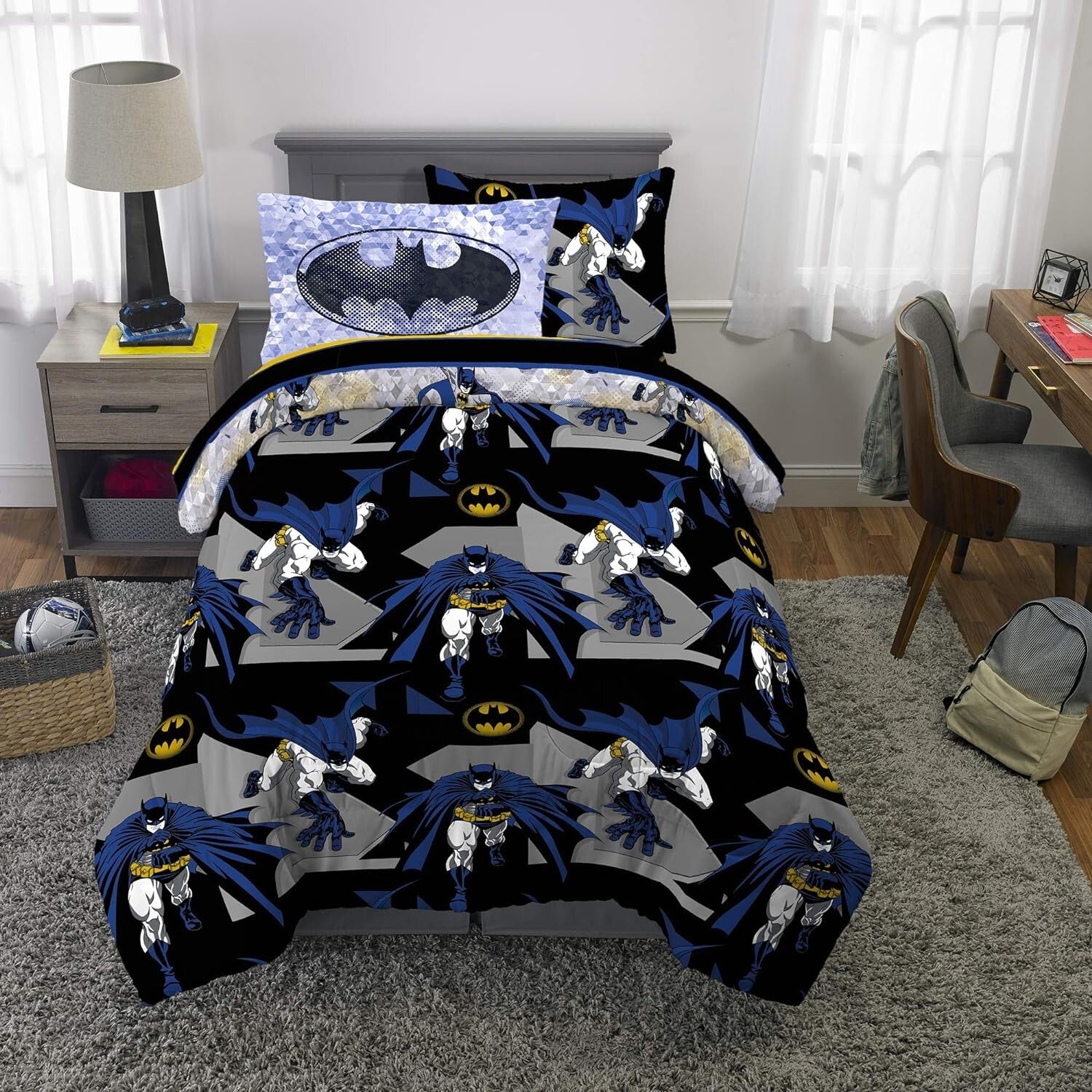 5 Piece Batman Microfiber Twin Bedding Set - Cozy Sheets and Comforter for Kids