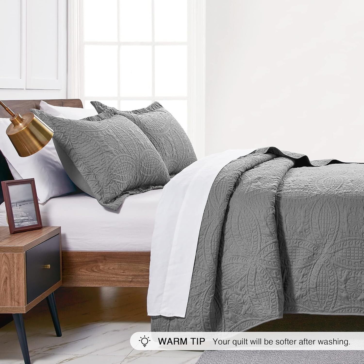 King Size Modern Quilt Set in Grey Coin Pattern - Lightweight 3-Piece Set