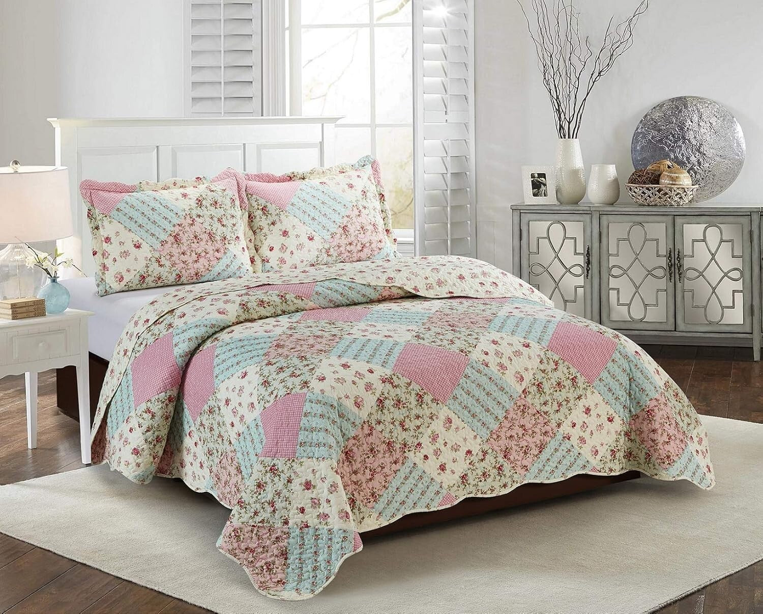 Elegant 3-Piece Rose Quilt Set for All-Season Comfort - Full/Queen Size