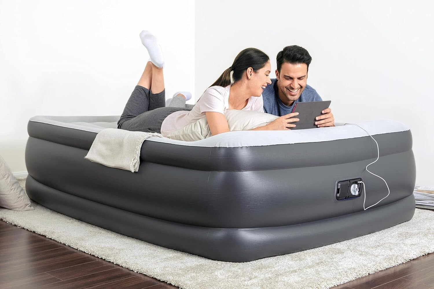Durable Queen Air Mattress with Integrated Pillow & Fast-Inflate Pump - 661 lbs