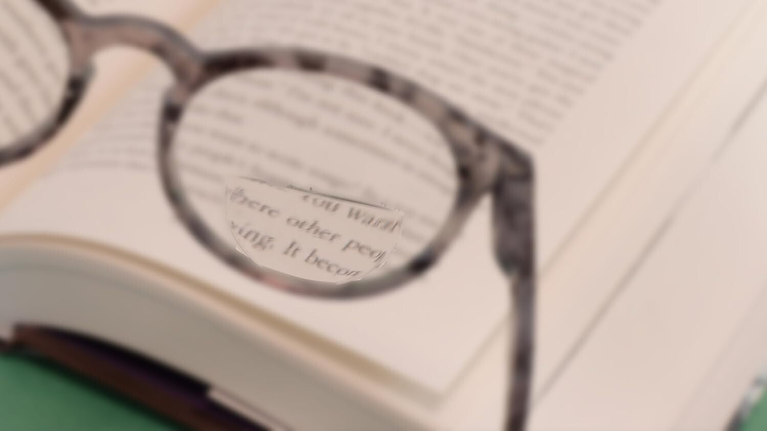 Adhesive Magnifying Bifocal Lenses - Effortless Application for Clear Vision