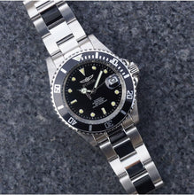 Load image into Gallery viewer, Elegant Men's Coin-Edge Automatic Watch in Stainless Steel - Gift Box Included