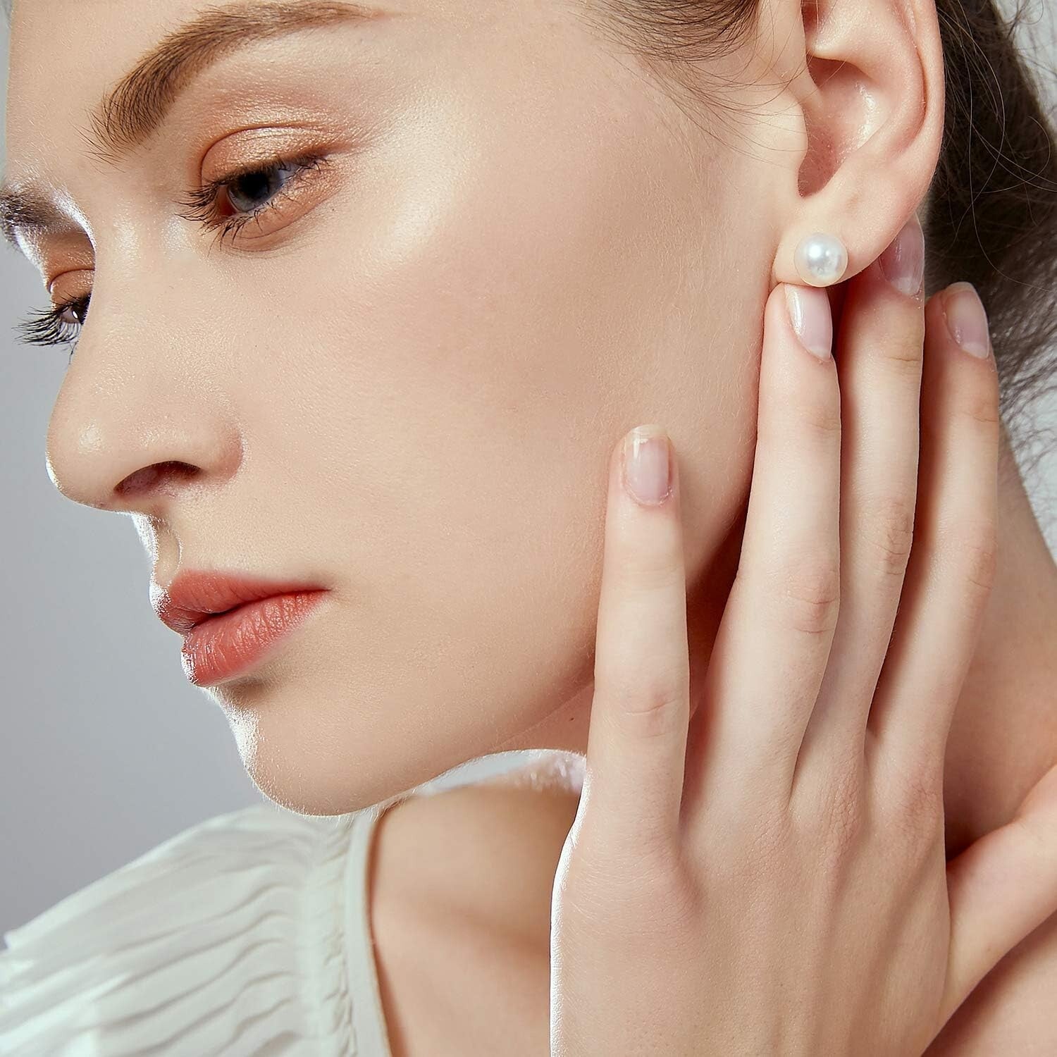 Beautiful 14K Gold Pearl Stud Earrings - Top Quality 8.5-9mm for Women's Style