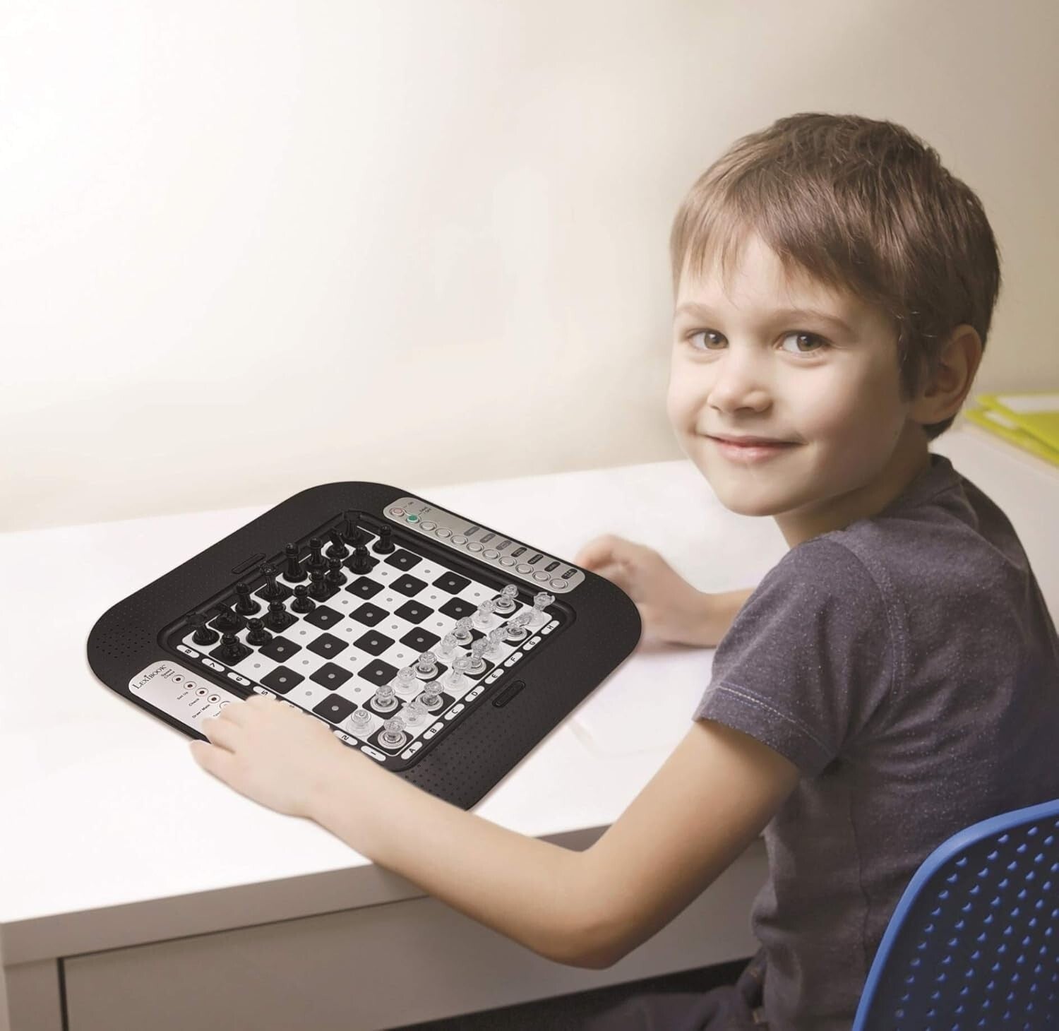 Chessman FX: Electronic Chess Game with Tactile Keyboard & 64 Difficulty Levels
