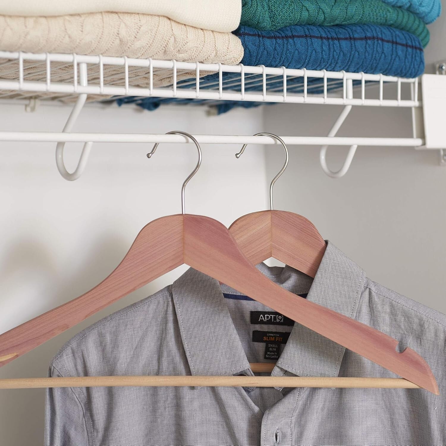 Maximize Closet Space with 16 Durable Cedar Wood Hangers – Eco-Friendly Luxury