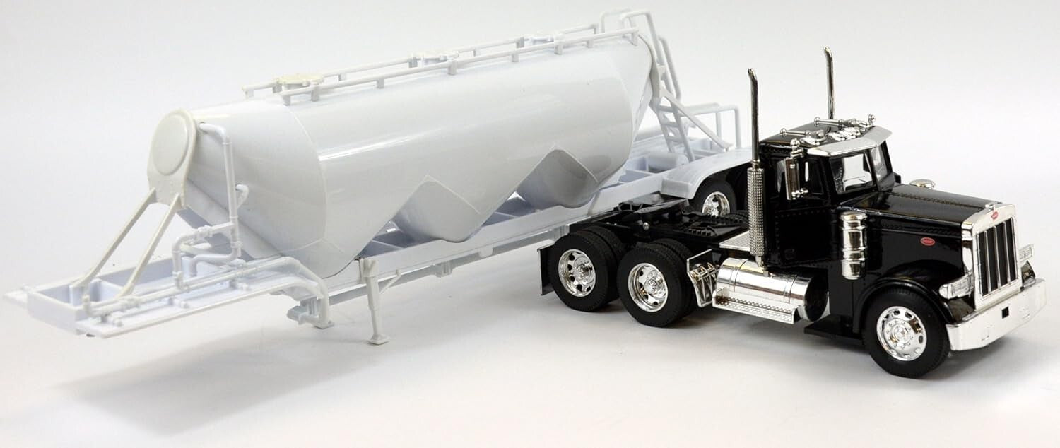Die-Cast 1:32 Scale Peterbilt 379 Long Hauler with Realistic Trailer - Toy Truck