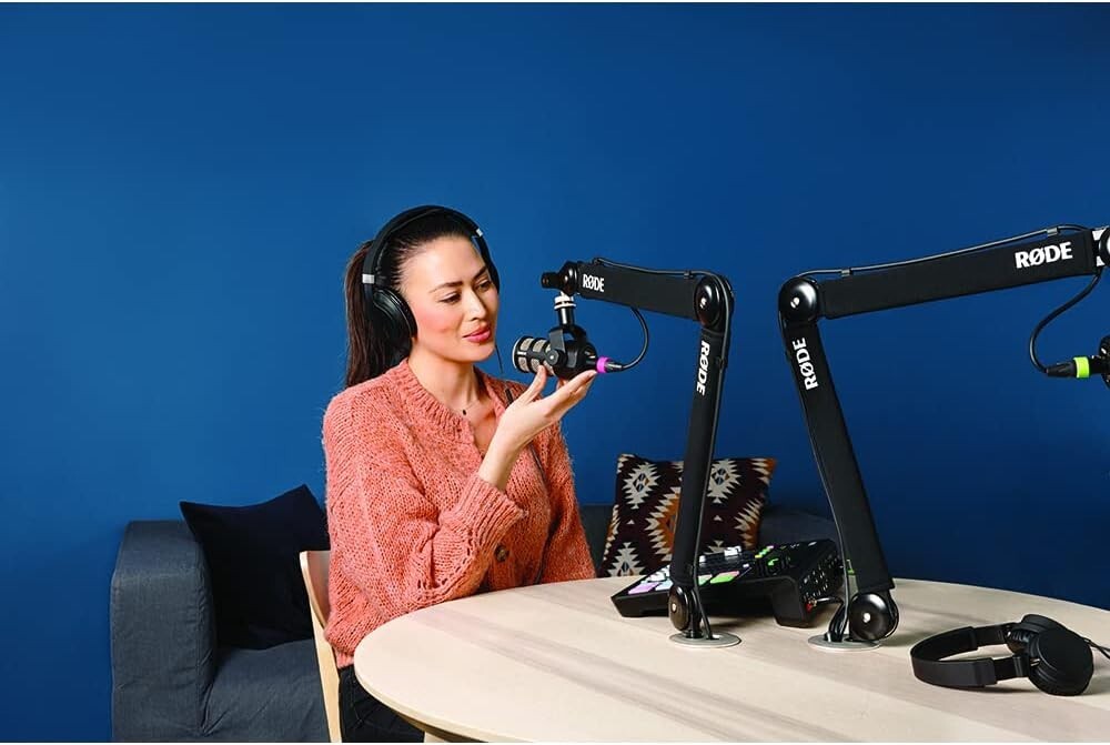 360-Degree Rotation Broadcast Mic Stand with Damped Springs and Cable Management
