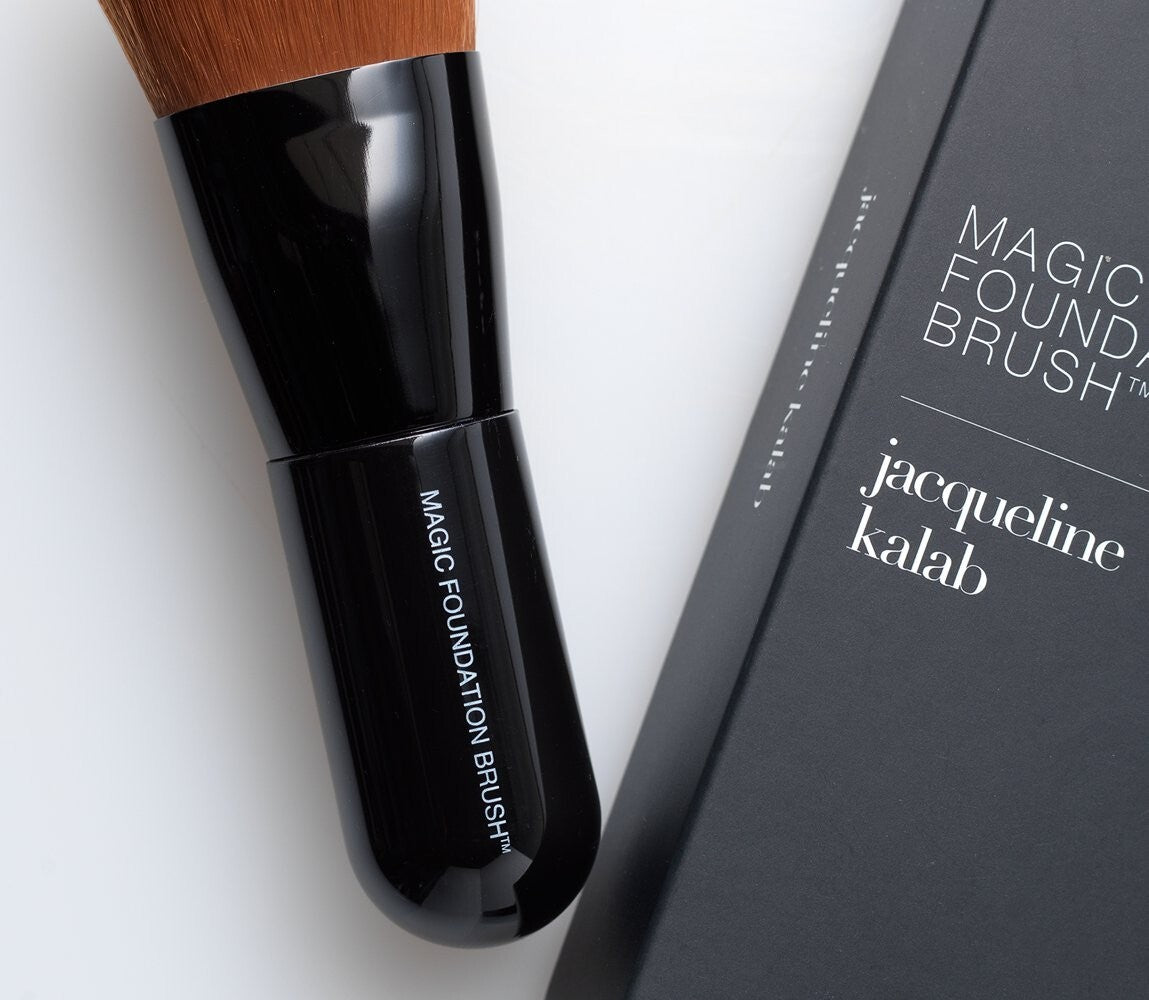 Travel-Friendly Foundation Brush: Achieve Professional Quality Makeup in Seconds