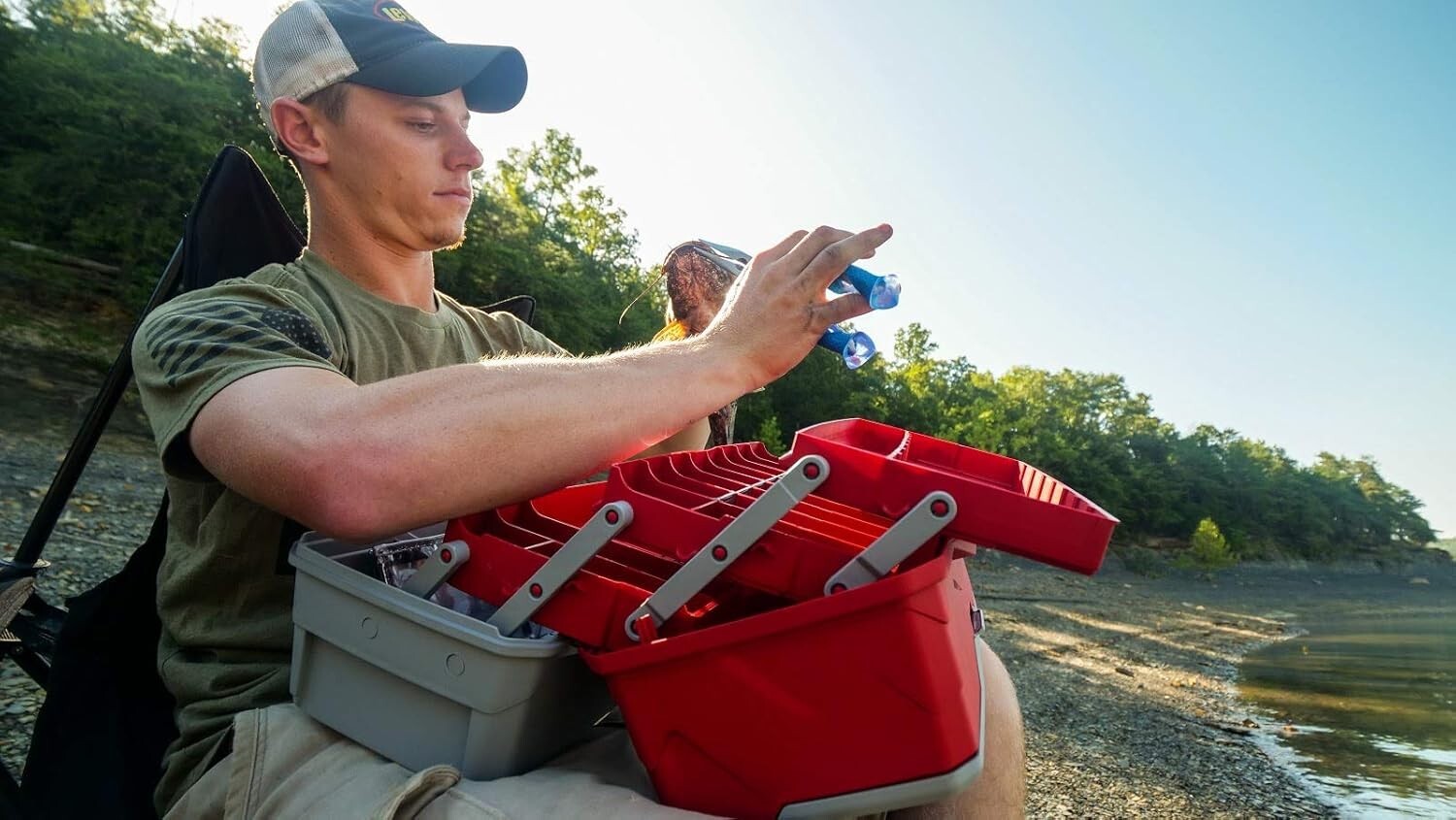 Classic 3-Tray Fishing Tackle Box with Water-Resistant Design & 32 Compartments