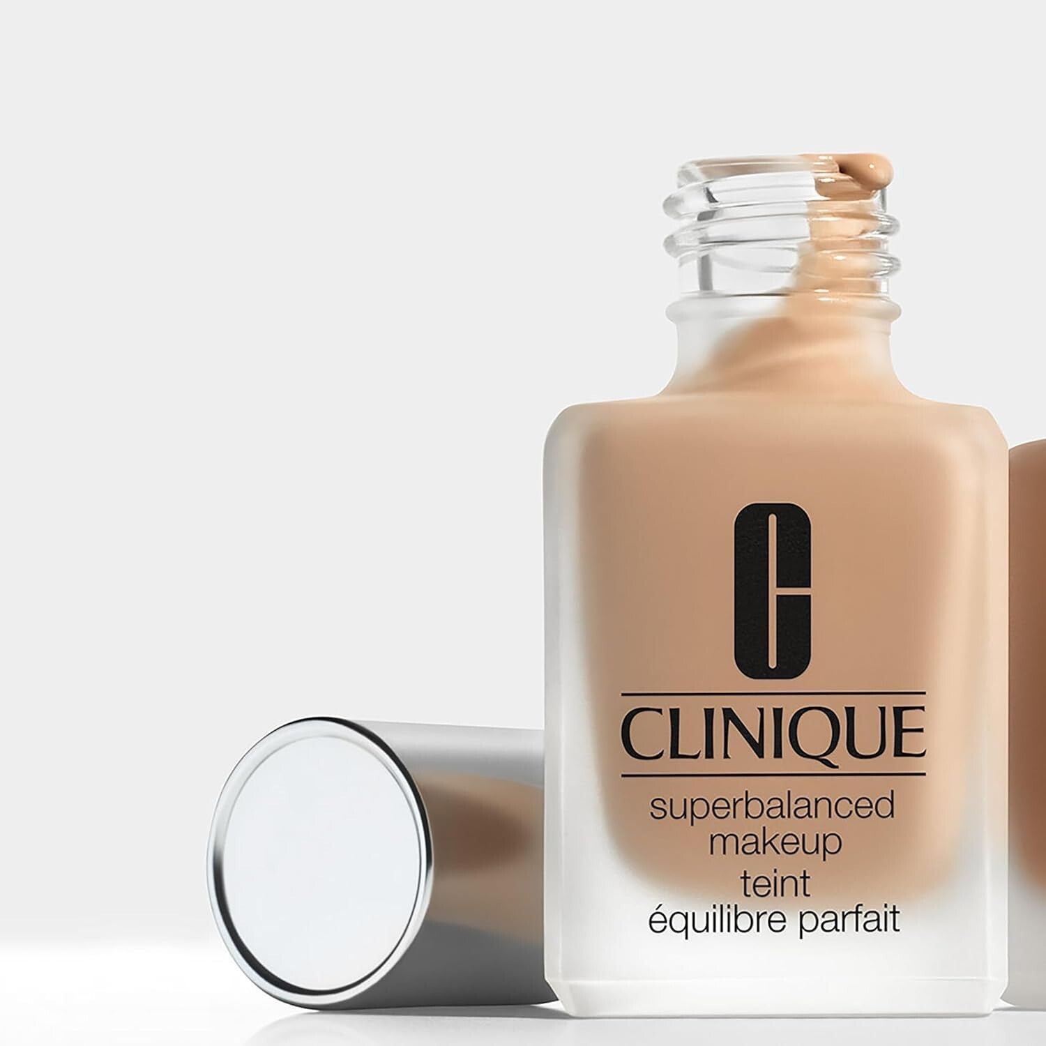 Lightweight Oil-Free Liquid Foundation - Hydrates and Beautifies All Skin Types