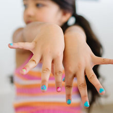 Load image into Gallery viewer, Kid-Friendly Non-Toxic Nail Polish Set – 6 Odorless Gel Polishes for Safe Play