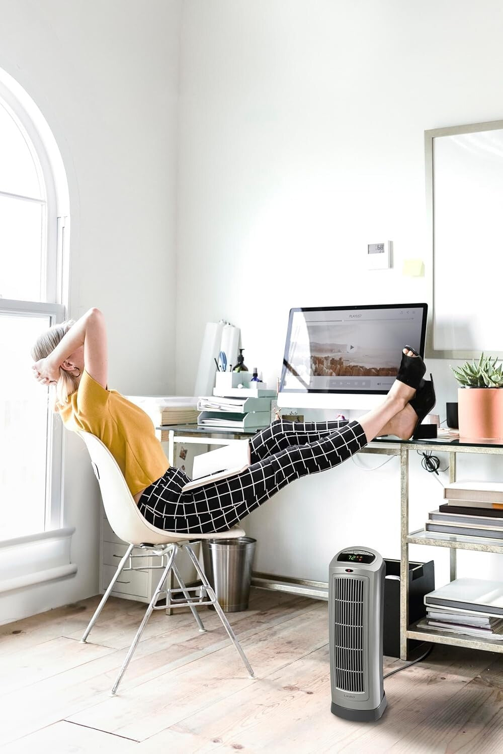 Efficient Widespread Oscillating Tower Heater with Adjustable Thermostat & Timer