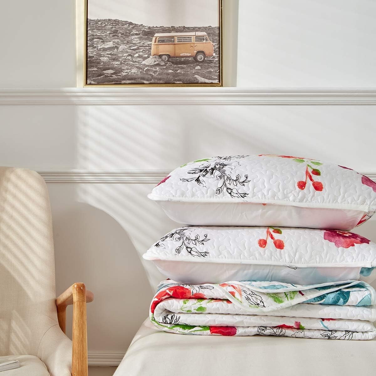 Elegant 3-Piece King Floral Quilt Set - Soft Reversible Coverlet for All Seasons