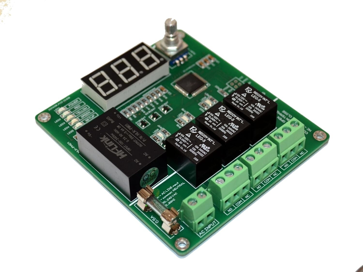 High-Efficiency 3-Channel Traffic Signal Relay with Integrated Status Indicators