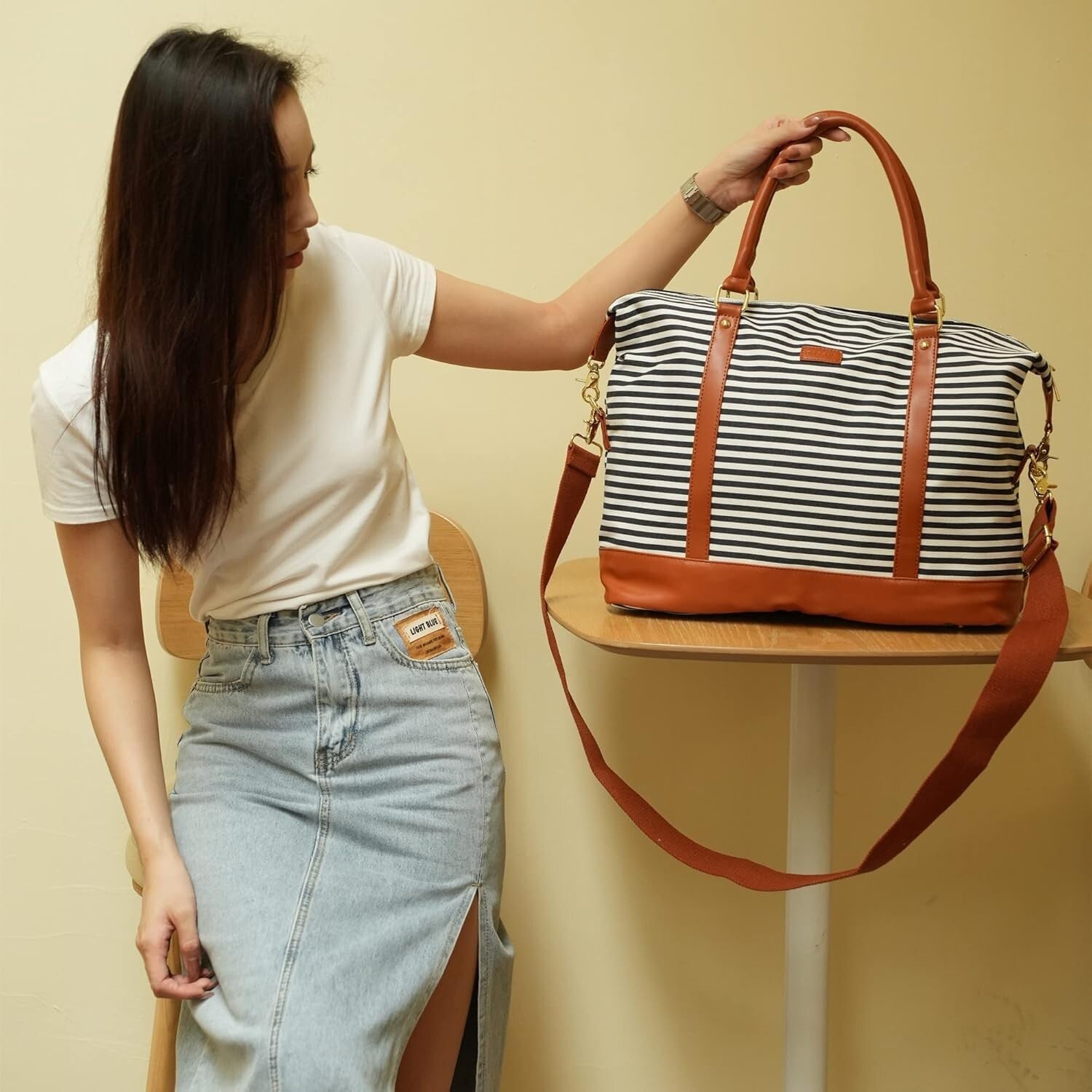 Stylish Women's Fitted Canvas Travel Bag - 16x12x8 Inches, Lifetime Guarantee